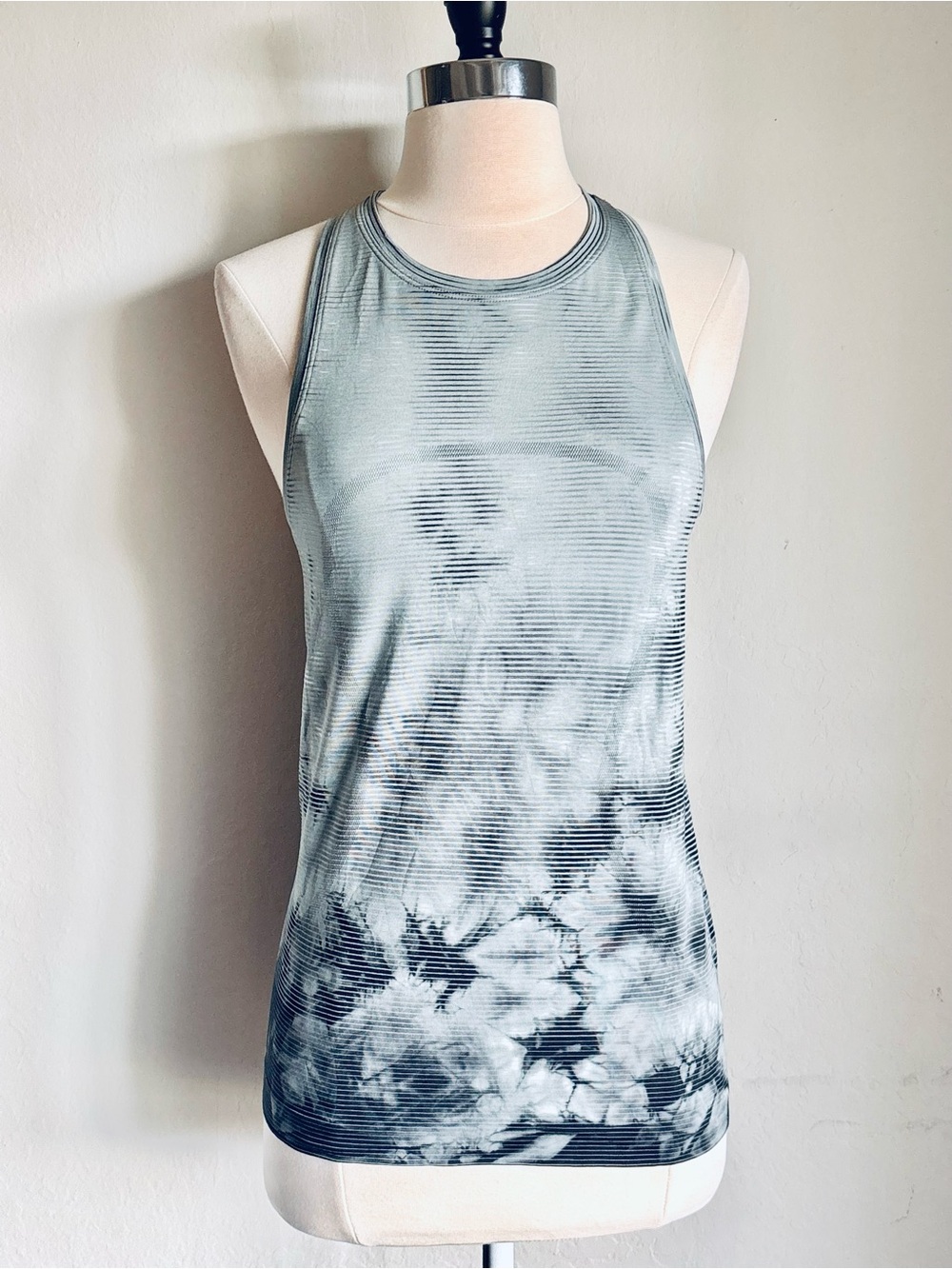 Lululemon x Peloton Swiftly Tech Shibori Stripe Tank Size 6 Gray/Green